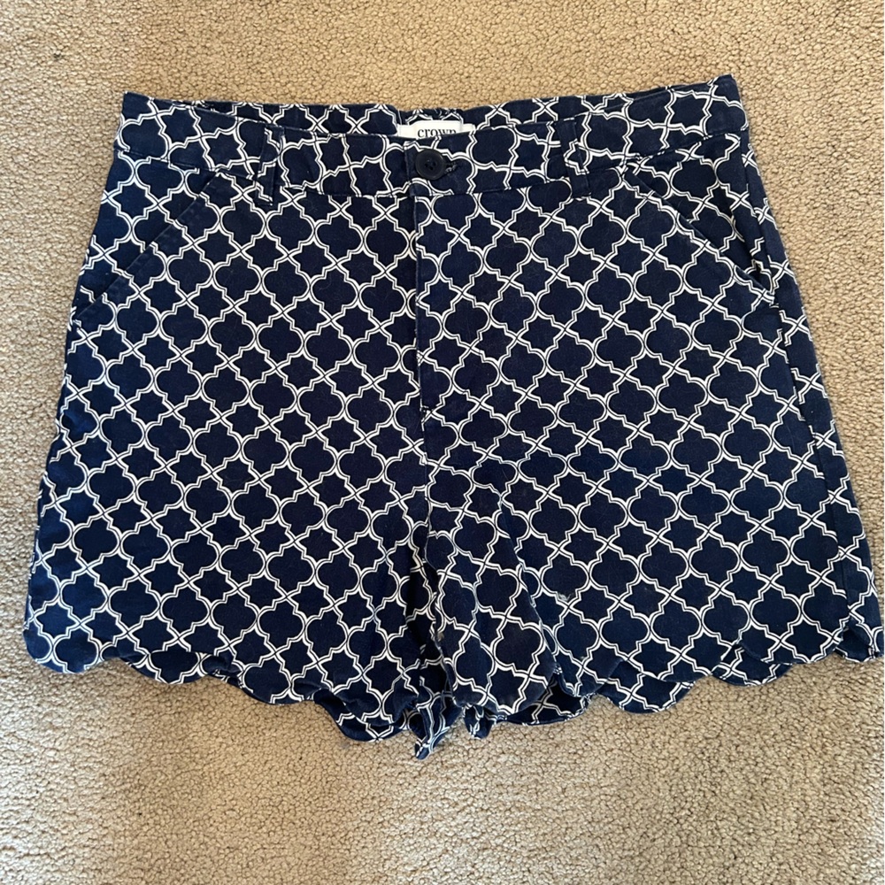 Crown and Ivy navy and white shorts. (Girls) size 16 in great condition.
